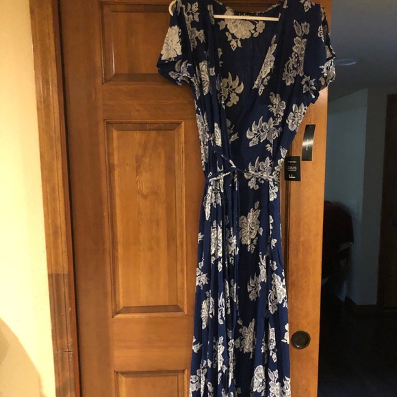 Lulus Dresses & Skirts - Wrap dress